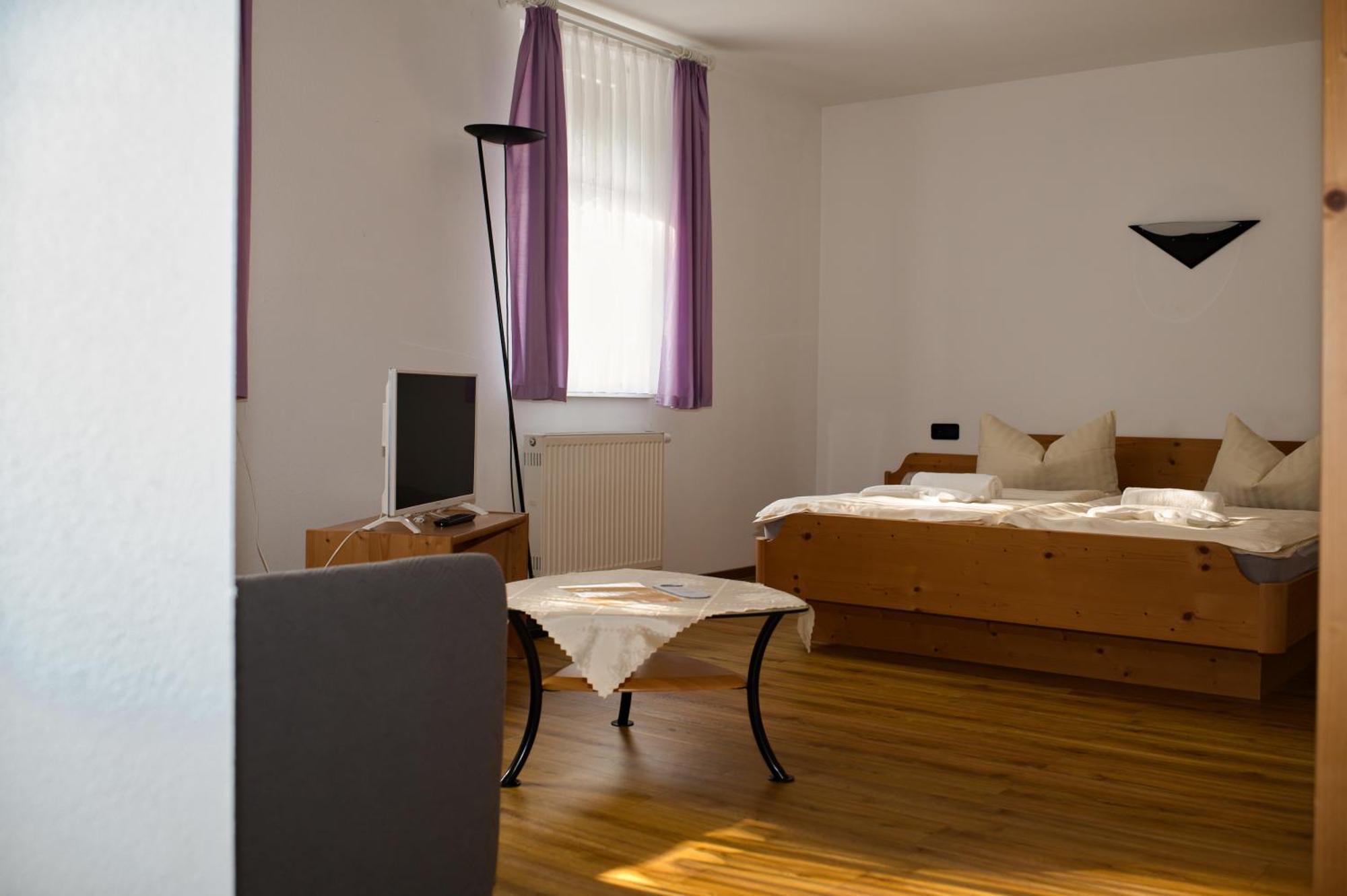 Hotel Waldhaus Romhild エクステリア 写真